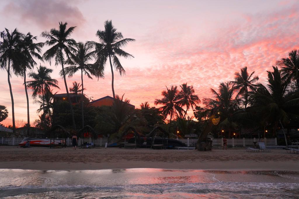 Little White House Hotel Trincomalee Esterno foto