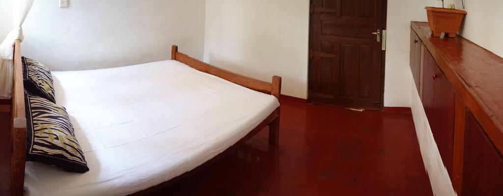 Little White House Hotel Trincomalee Esterno foto