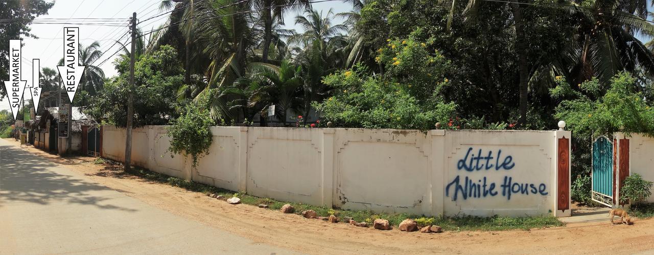 Little White House Hotel Trincomalee Esterno foto